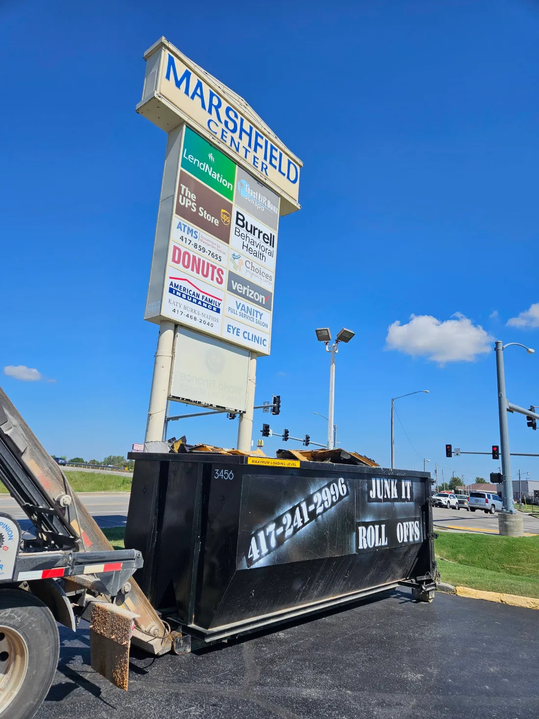 The Benefits of Renting a Roll-Off Dumpster for Commercial Projects
